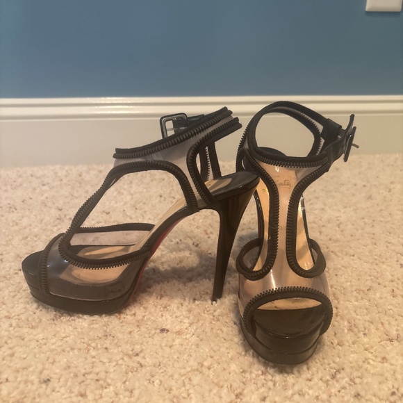 Women’s Heels - Picture 2 of 3